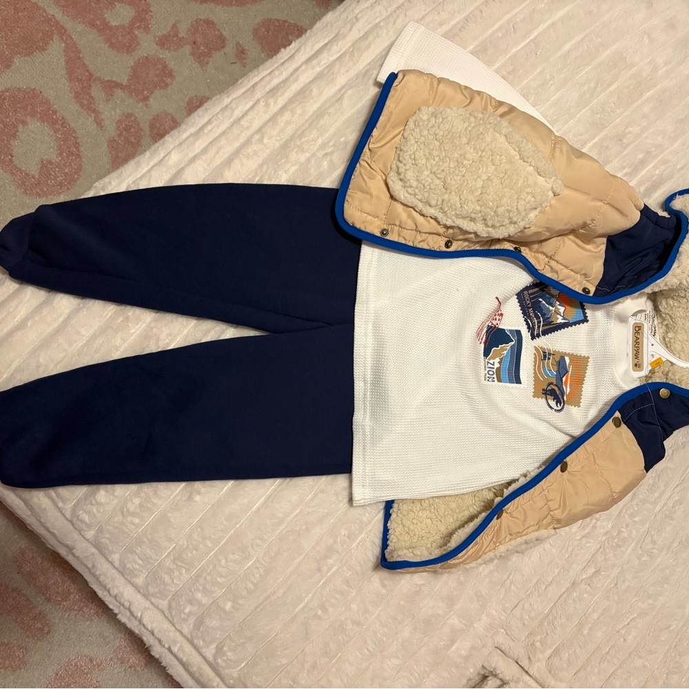 NWT BearPaw Boys 3 piece set sz.4T